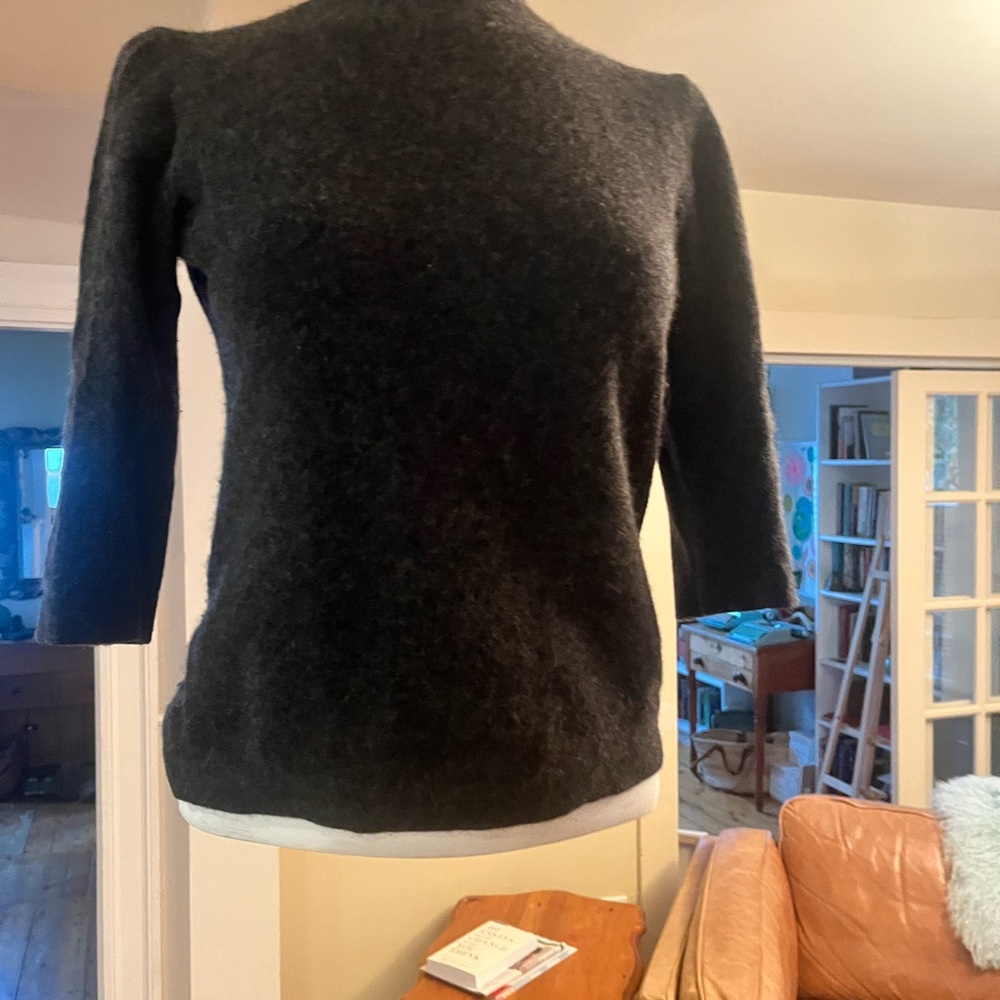 Shin Choi Grey 100% Italian cashmere. Small $75
